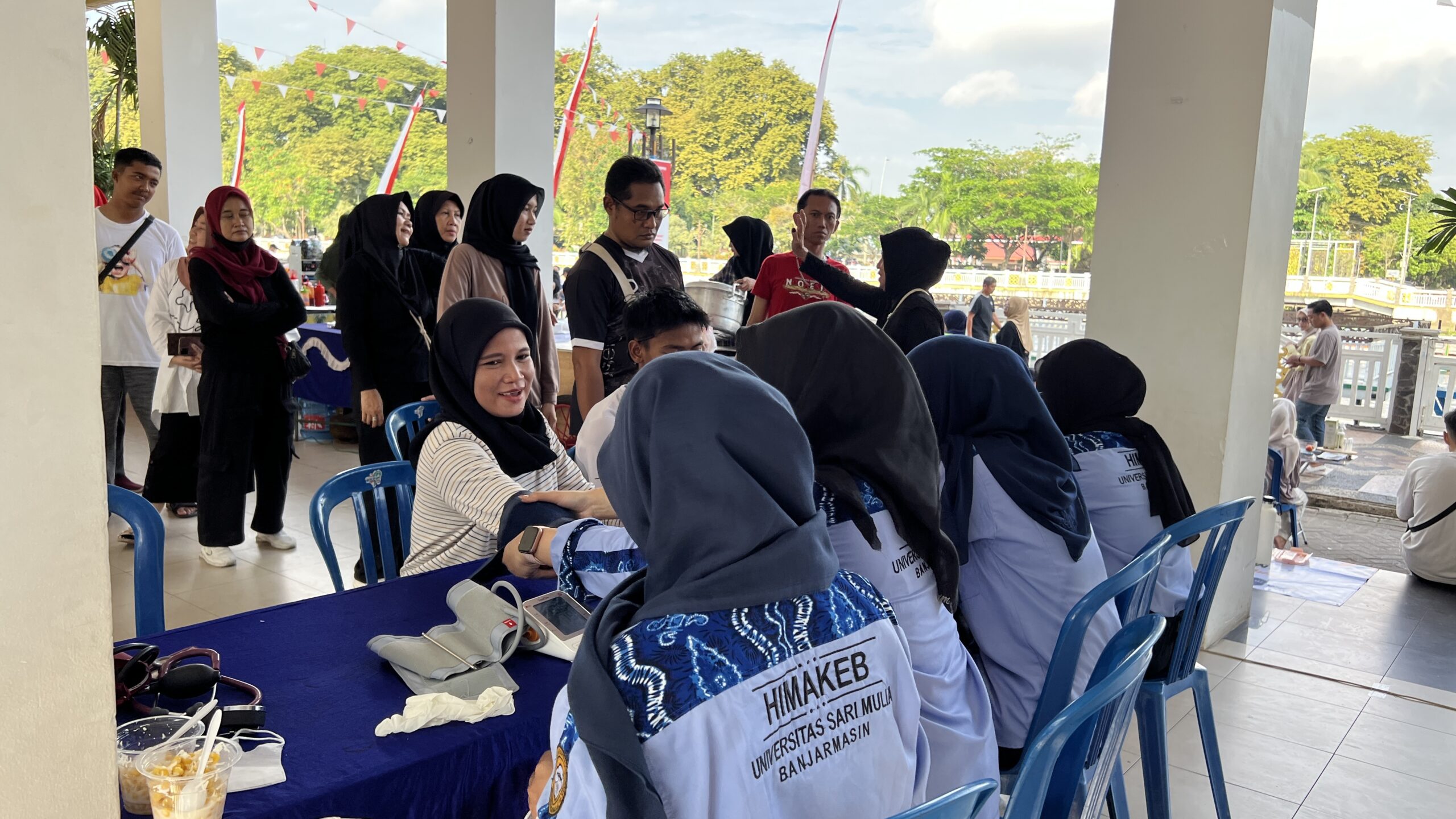 Aksi Nyata Bidan Masa Depan: HIMAKEB UNISM Gelar Pemeriksaan Kesehatan Gratis di Siring 0 KM, Edukasi Warga Hidup Sehat